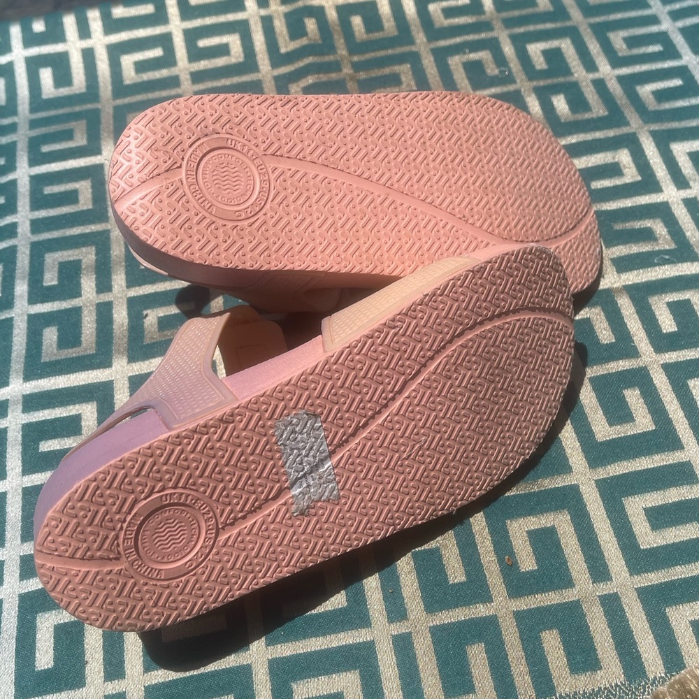 FitFlop size 12 iridescent pink toddler girl rubber sandals - Picture 6 of 6
